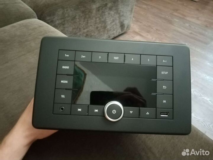 Штатная магнитола на Renault Arkana
