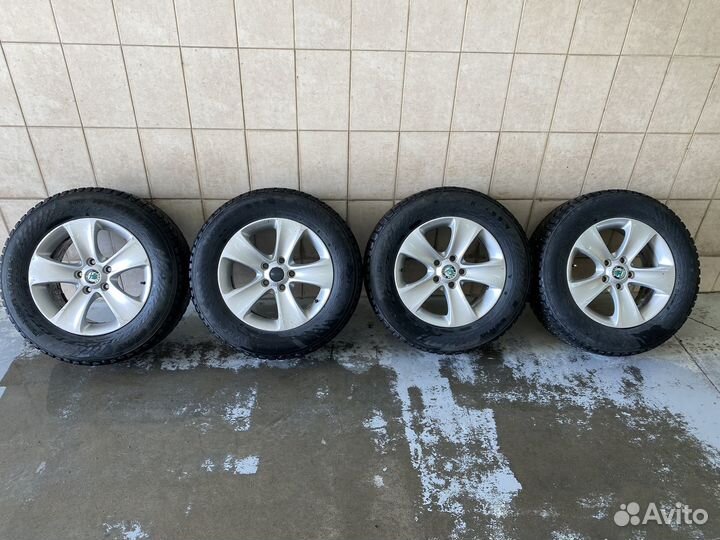 Nokian Tyres Hakkapeliitta 9 SUV 215/65 R16 102T