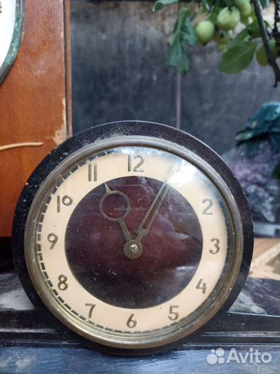 Часы механические настольные