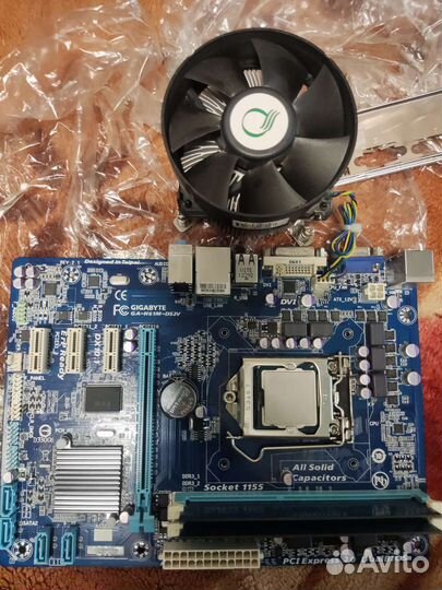 Продаю материнскую плату Gigabyte GA-H61M-DS2V