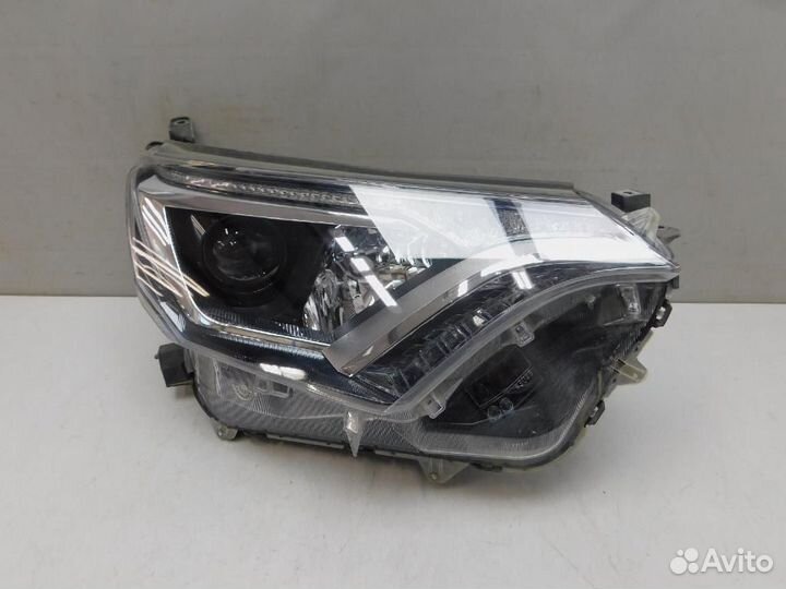 Фара правая Toyota RAV4