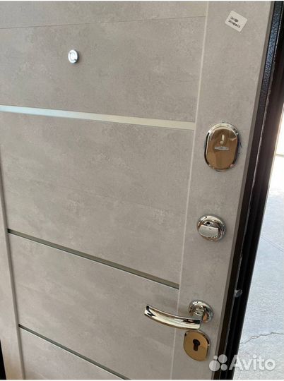 Дверь входная в квартиру