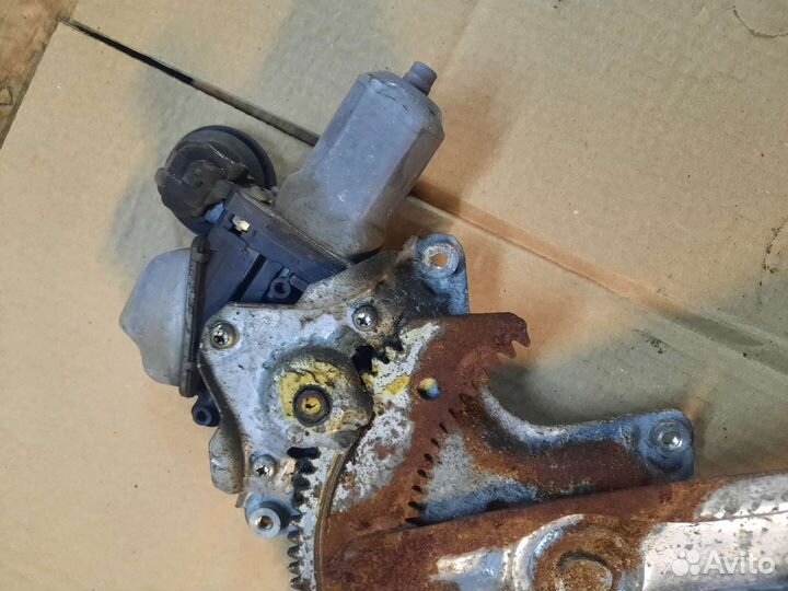 Стеклоподьемник передний левый highlander U50