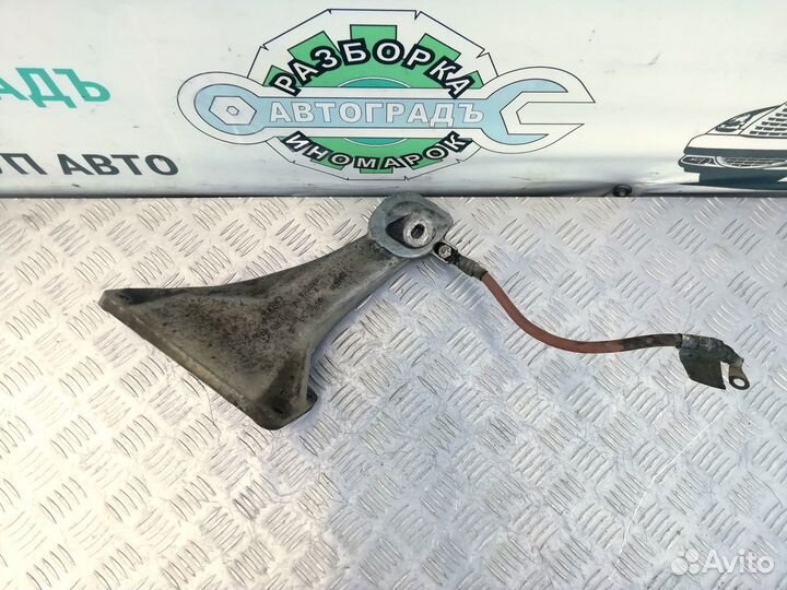 Кронштейн двигателя правый BMW X5 E53 M54B30 2002г