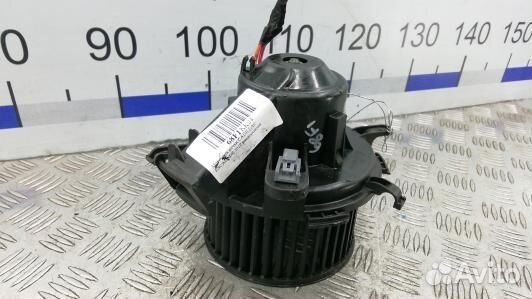 Моторчик печки cadillac escalade 3 (68F01KK04)