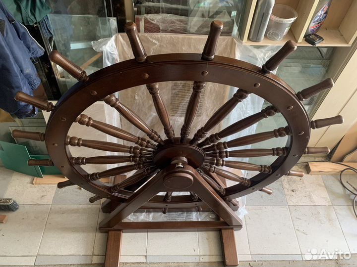 Штурвал корабельный (предмет интерьера)