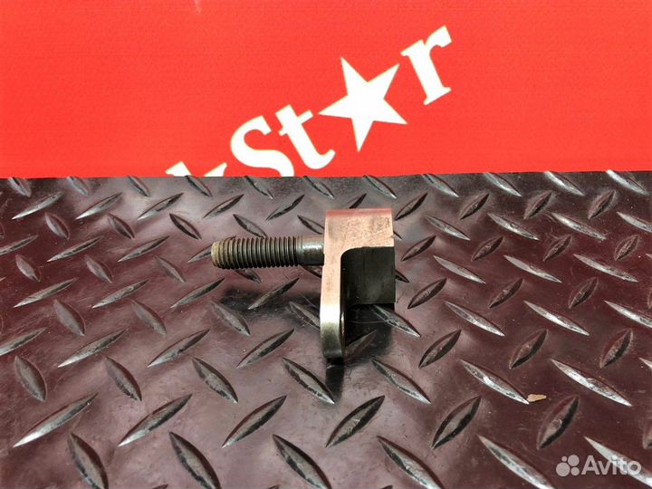 Гайка распределительной шестерни