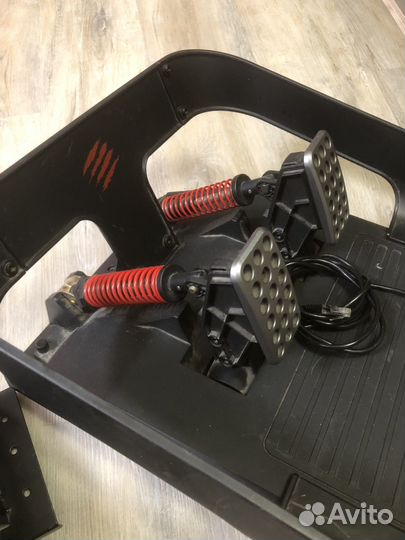 Игровой руль Mad Catz Pro Racing Force