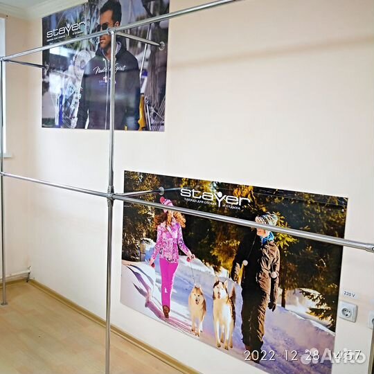 Пристенное вешало для одежды