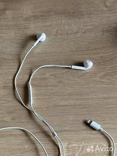 Наушники Apple EarPods (Lightning) (белый)