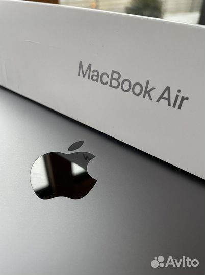 Apple MacBook Air M1 Late 2022