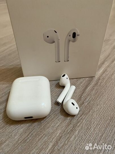 Беспроводные наушники apple airpods1