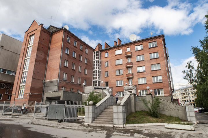 Продам офисное помещение 326м с НДС