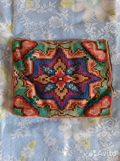 Подушечки с вышивкой на канве