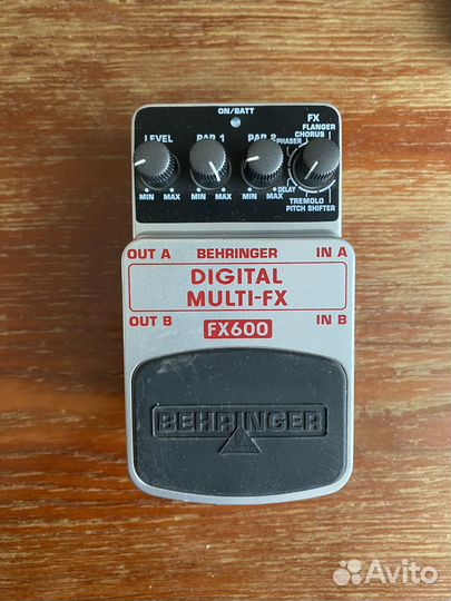 Гитарная педаль Behringer digital multi FX