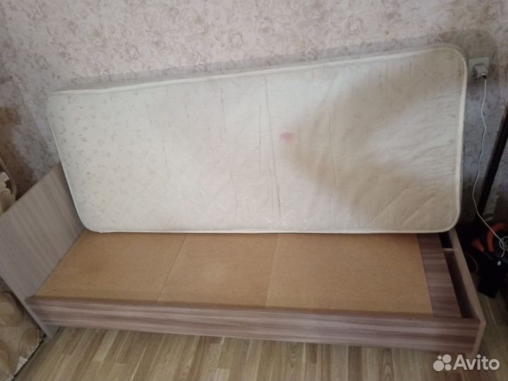 Кровать односпальная с матрасом новая