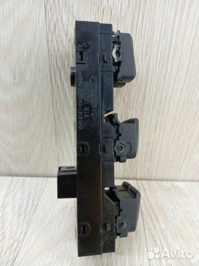 Блок управления стеклоподъемниками Hyundai Ix35