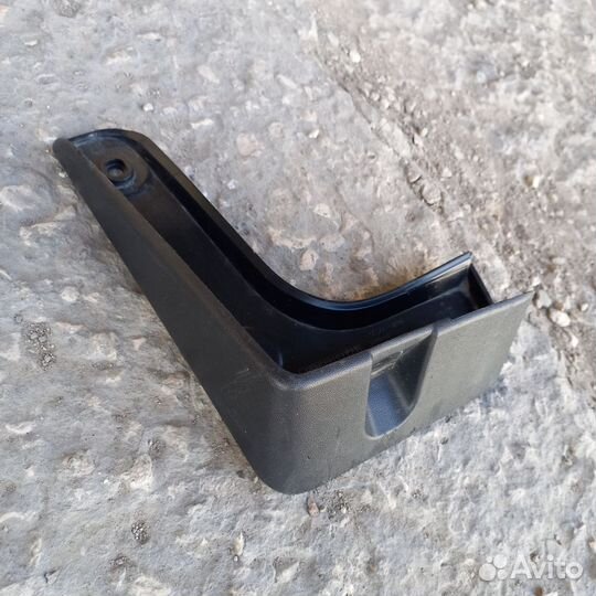 Брызговик задний левый Hyundai Solaris 2