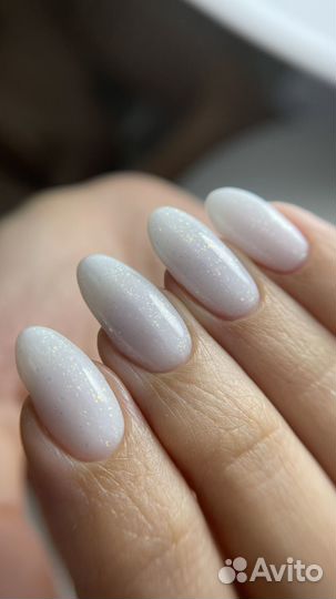 Модель на маникюр