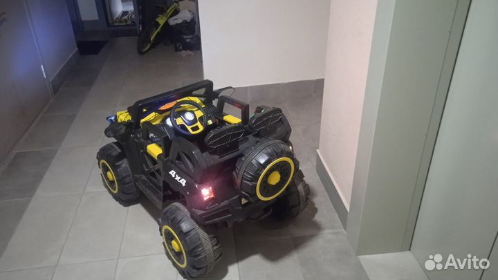 Детский электромобиль бу