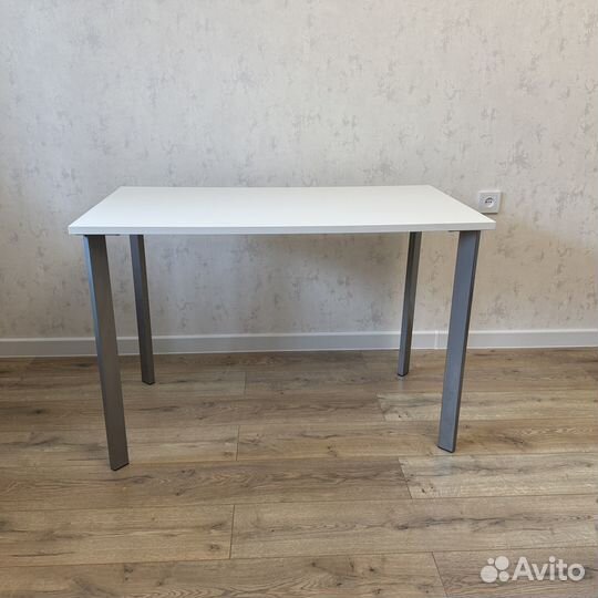 Белые кухонные столы с хром ножками. 18 размеров