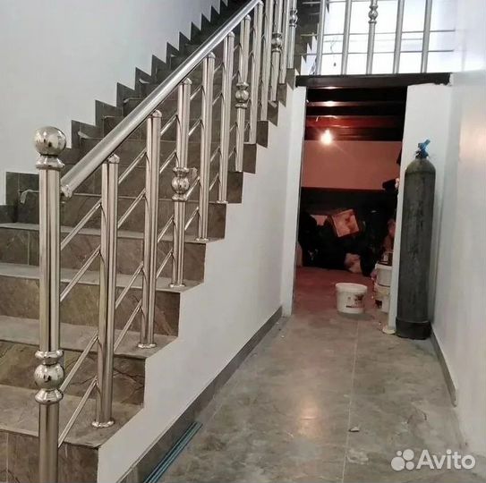 Перила, пopучни, огpaждения из нержавeющей cтали