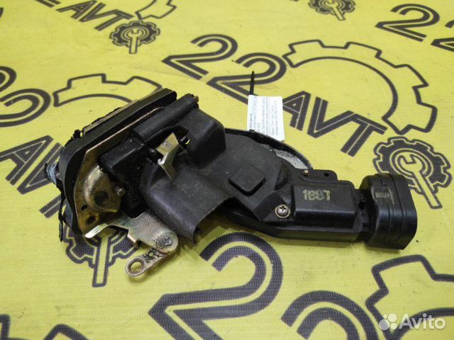 Замок двери задний левый Toyota Corona Premio