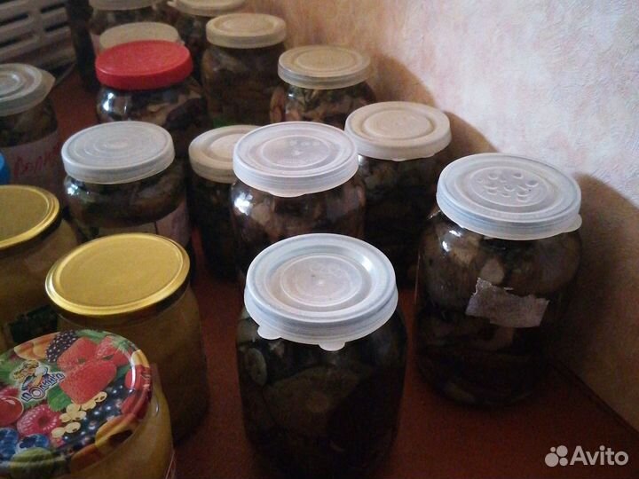 Грибы солёные, клюква, щеница, капуста, выпечка, т