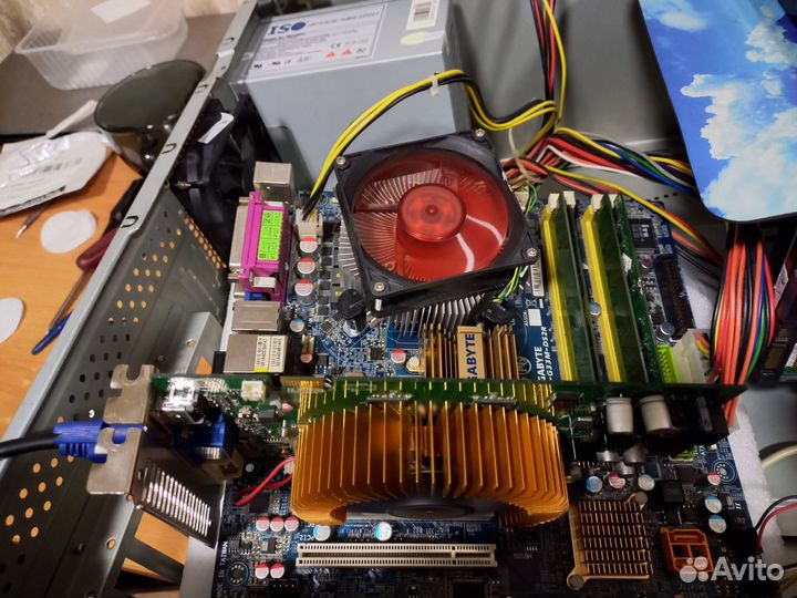 Материнская плата с процессором и памятью