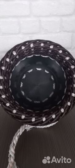 Кашпо из искусственного ротанга