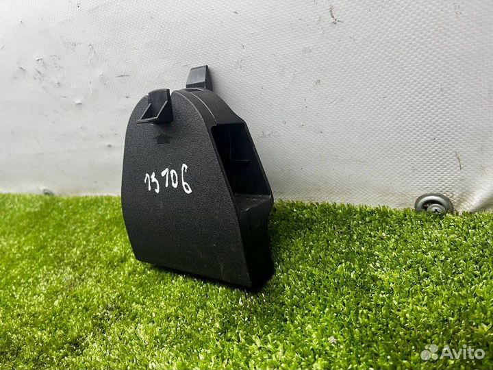 Кронштейн аварийного знака Audi A4
