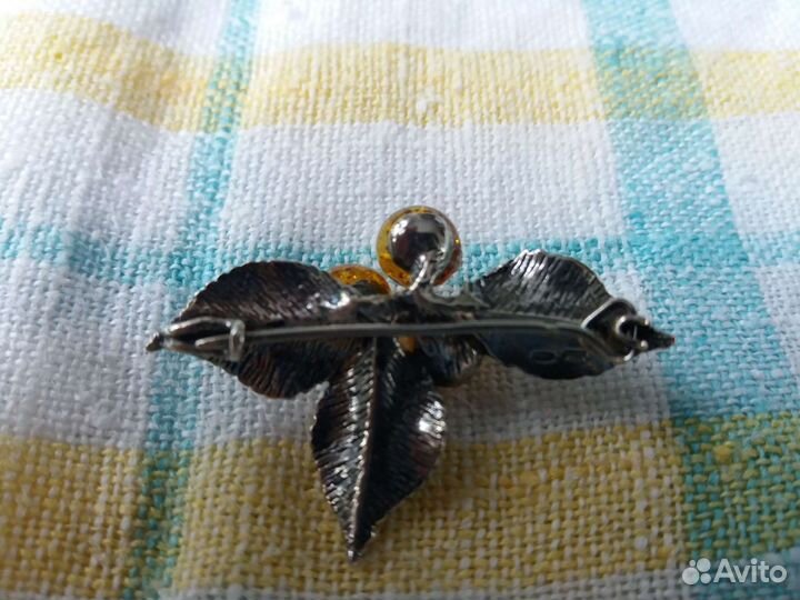 Брошь.Серебро.Янтарь