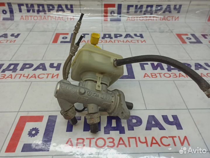 Цилиндр тормозной главный Volkswagen Golf (Mk4) 1J1614019A