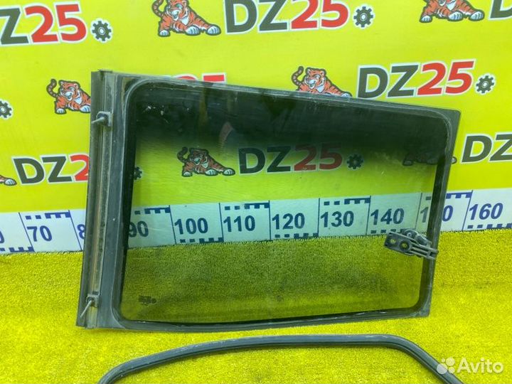 Стекло собачника заднее правое Nissan Mistral KR20 144425