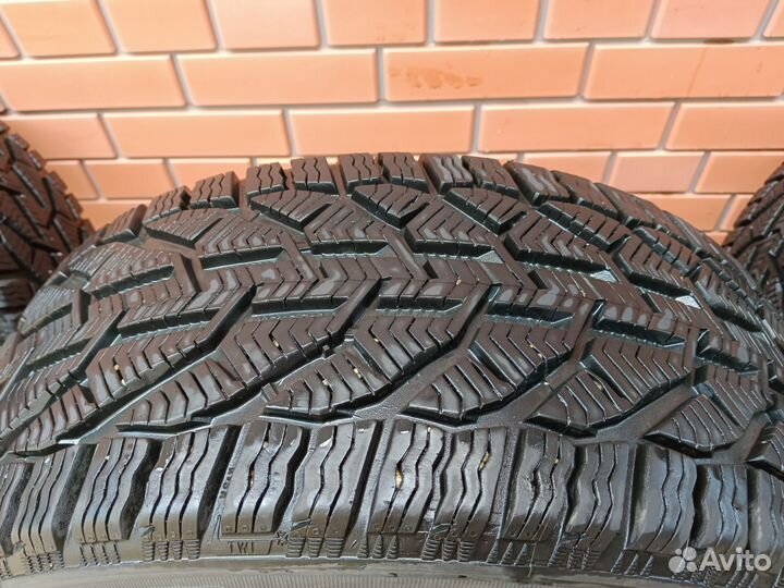 Tigar Winter 235/45 R18