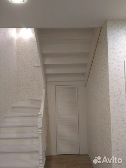 Изготовление деревянных лестниц на заказ