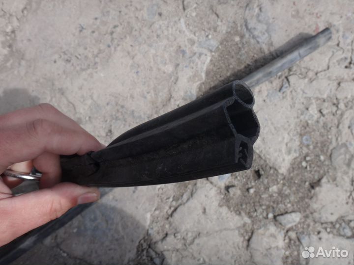 Логан уплотнитель капота Logan 06-14, 14-нв