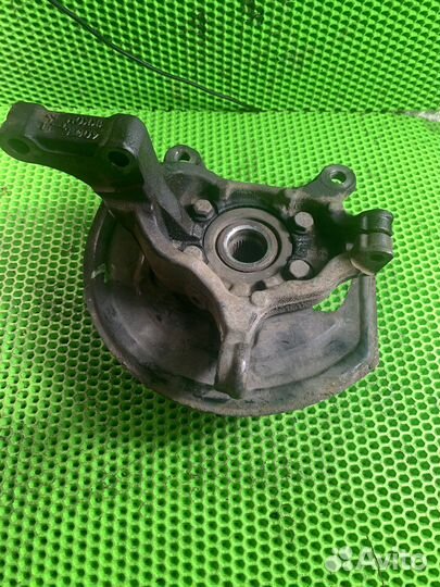 Поворотный кулак Nissan Juke F15