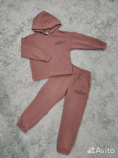 Легкий костюм на девочку 36р на рост 134 см
