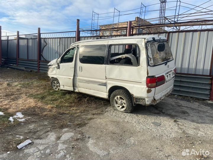 Toyota Regius 2.7 AT, 2000, битый, 287 000 км