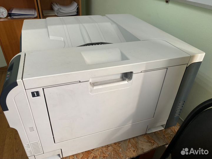 Принтер HP Color LaserJet CP5225