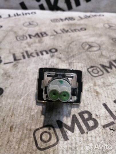 Плафон подсветки салона Mercedes S-Class W221