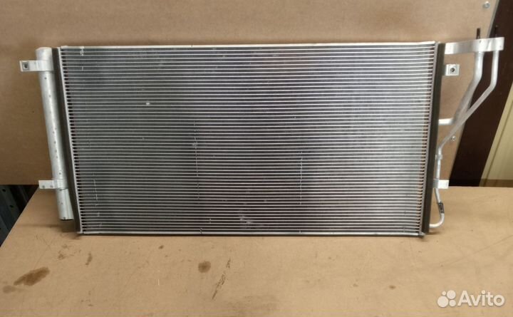 Радиатор кондиционера Kia 976061D110