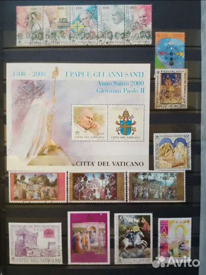 Почтовые марки в альбоме