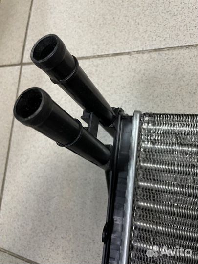 Новый Радиатор отопителя Audi 80/90/A4 86- все мод