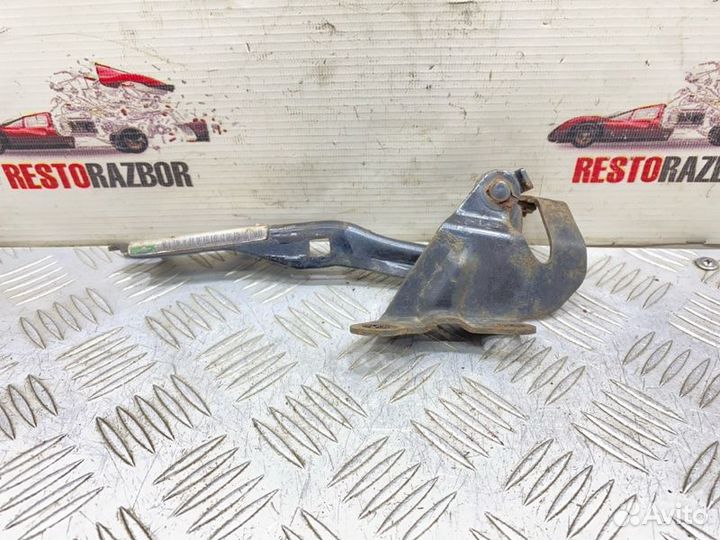 Петля капота левая Mazda 3 BK 2005