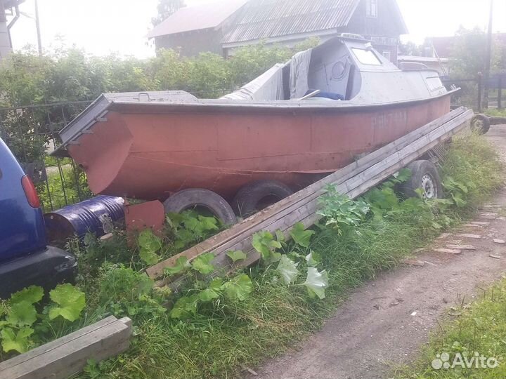 Катер стальной двиг л 6 отл состояние