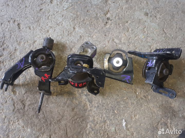 Опора,подушка двигателя тойота королла аксио,филде