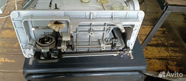 Швейная машина Чайка 142м