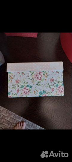 Коробки для подарков и цветов